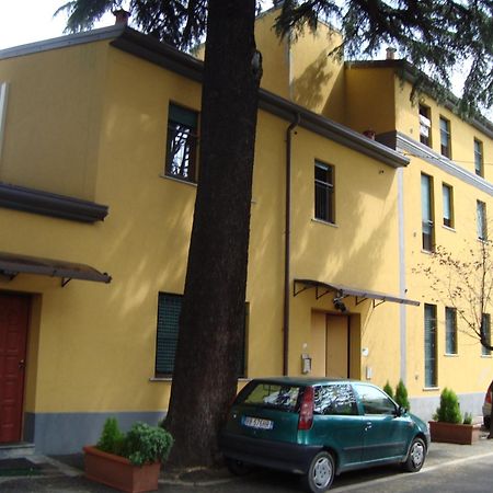 Residence Il Pino Саронно Екстер'єр фото